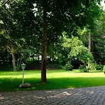 Frau Apartment