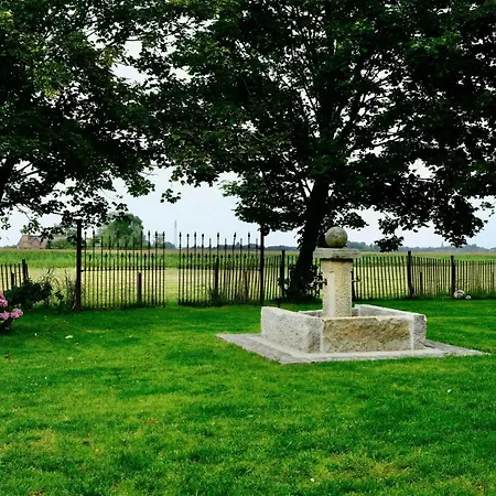 Frau アパート ガルディング